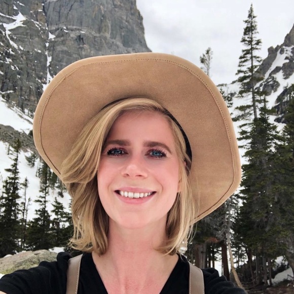 Meet your Posher, Britt - Picture 1 of 1